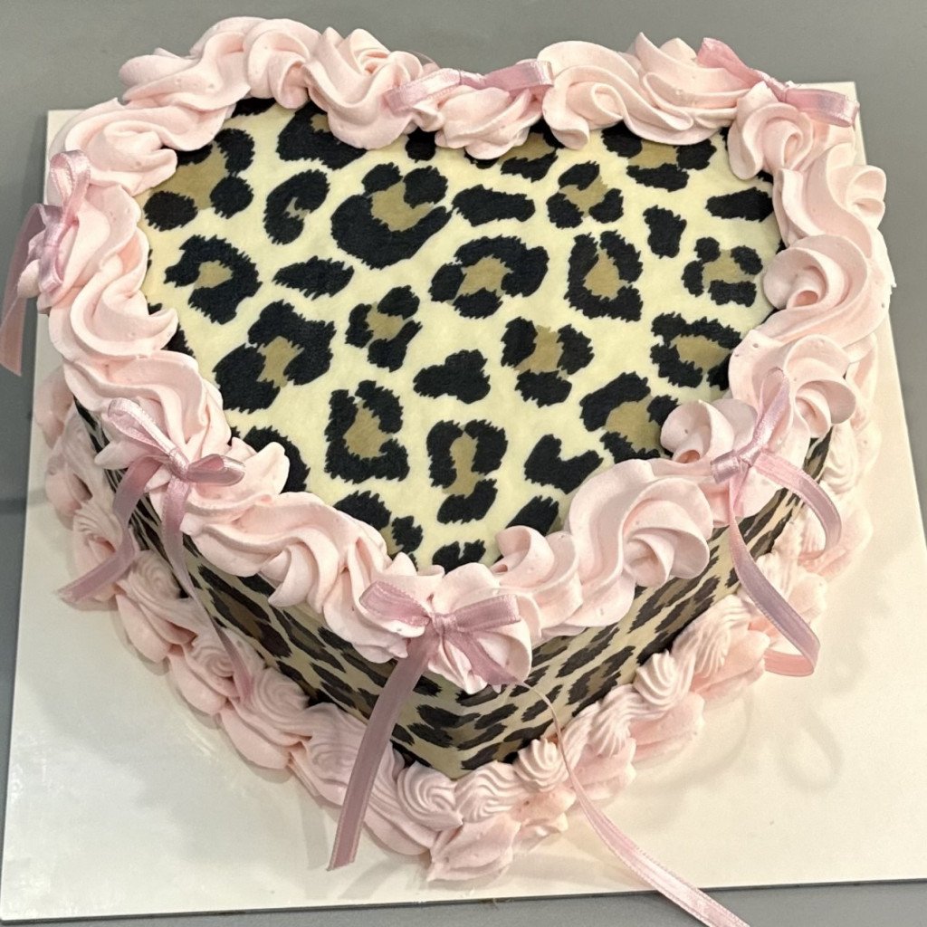 Gateaux_Anniversaire_Vintage_Leopard 8 Gâteaux d'anniversaire déco vintage – Image 8